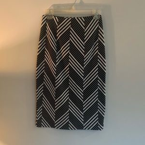 Halogen black/white herringbone chevron knit long pencil skirt SZ 4P